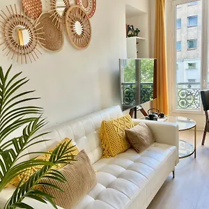 Apartment Center Masion-grands Boulevards, Paris